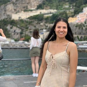 Meet your Posher, Alexis